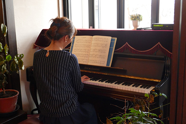 ピアノの生演奏